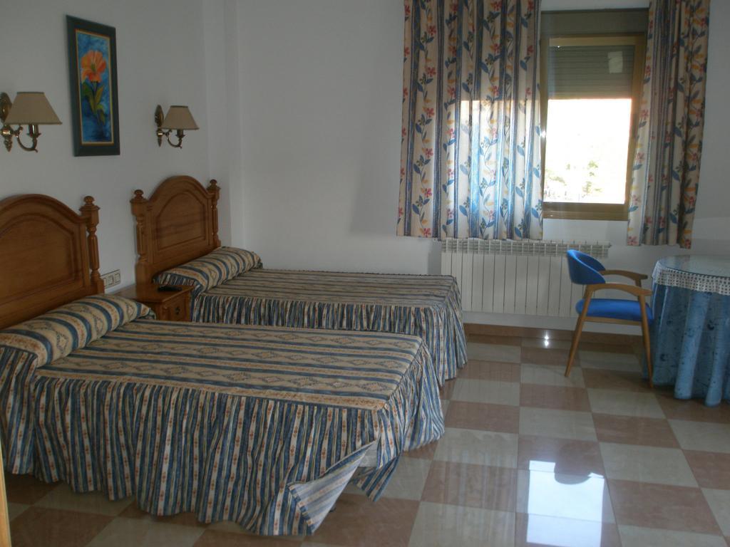 Hostal Los Rosales Алкарас Стая снимка